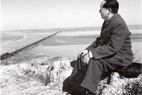 毛主席为什么要发动那场运动？他在滴水洞看见了什么？